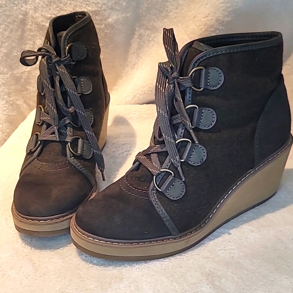 Merona Lorelle wedge ankle booties